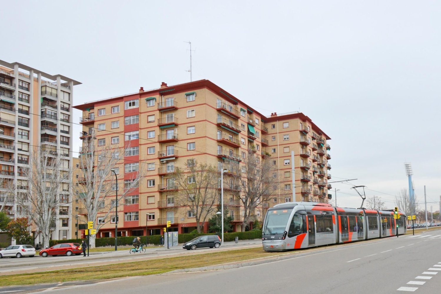 Apartamento de 4 dormitorios en Zaragoza, Spain No. 61528