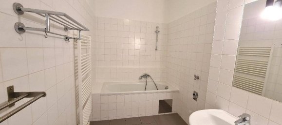 3 rooms Apartment in Favoriten, Austria No. 157829 4