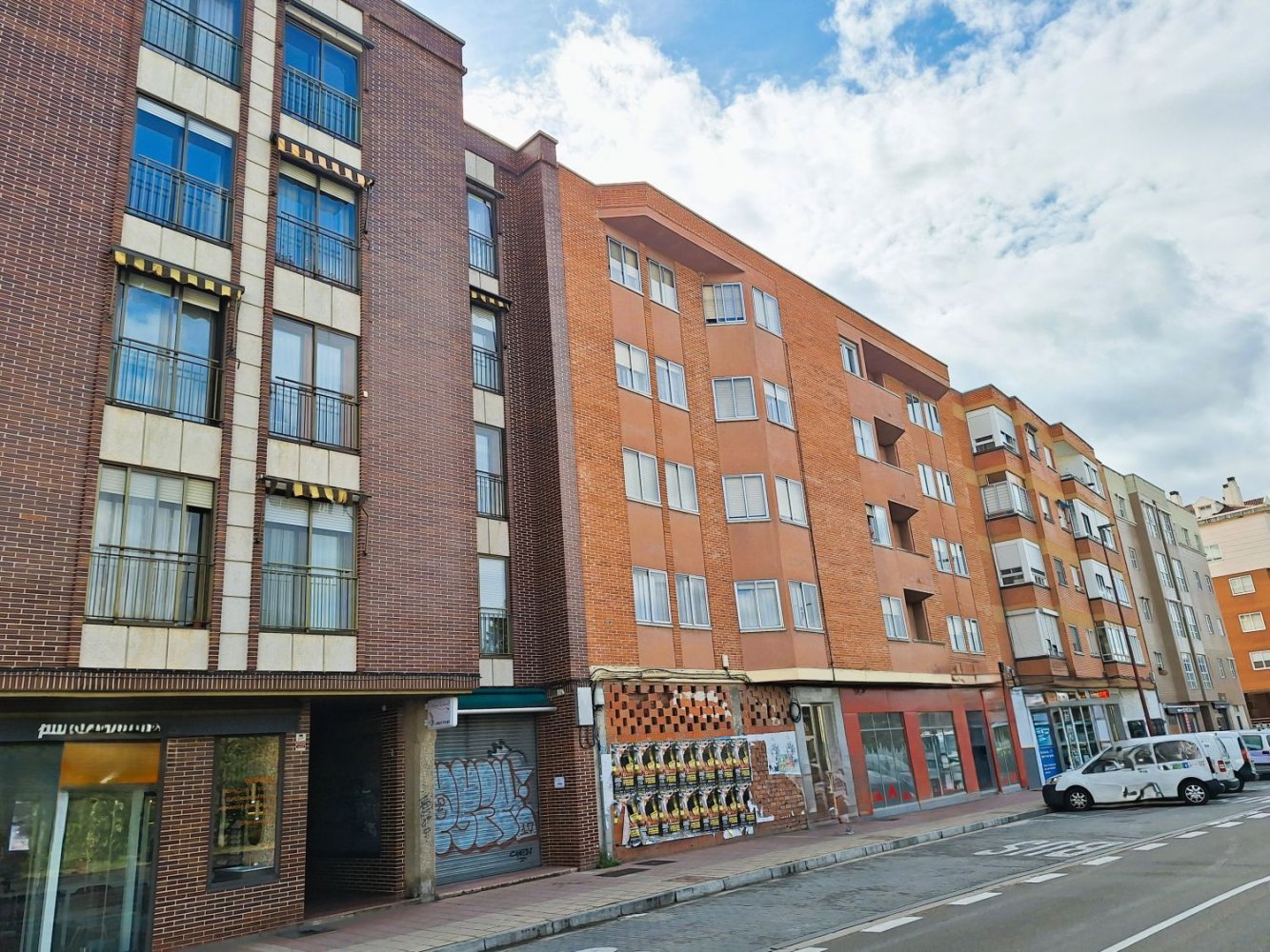 Apartamento de 3 dormitorios en Valladolid, Spain No. 238386