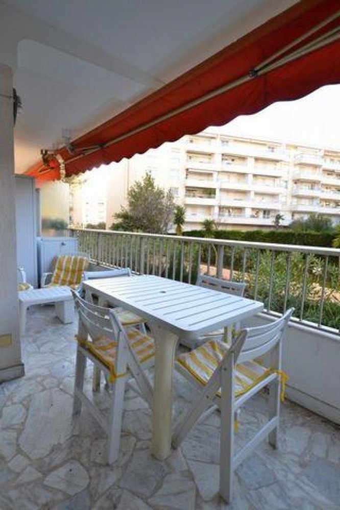Estudio en el condominio en Cannes, France No. 13752