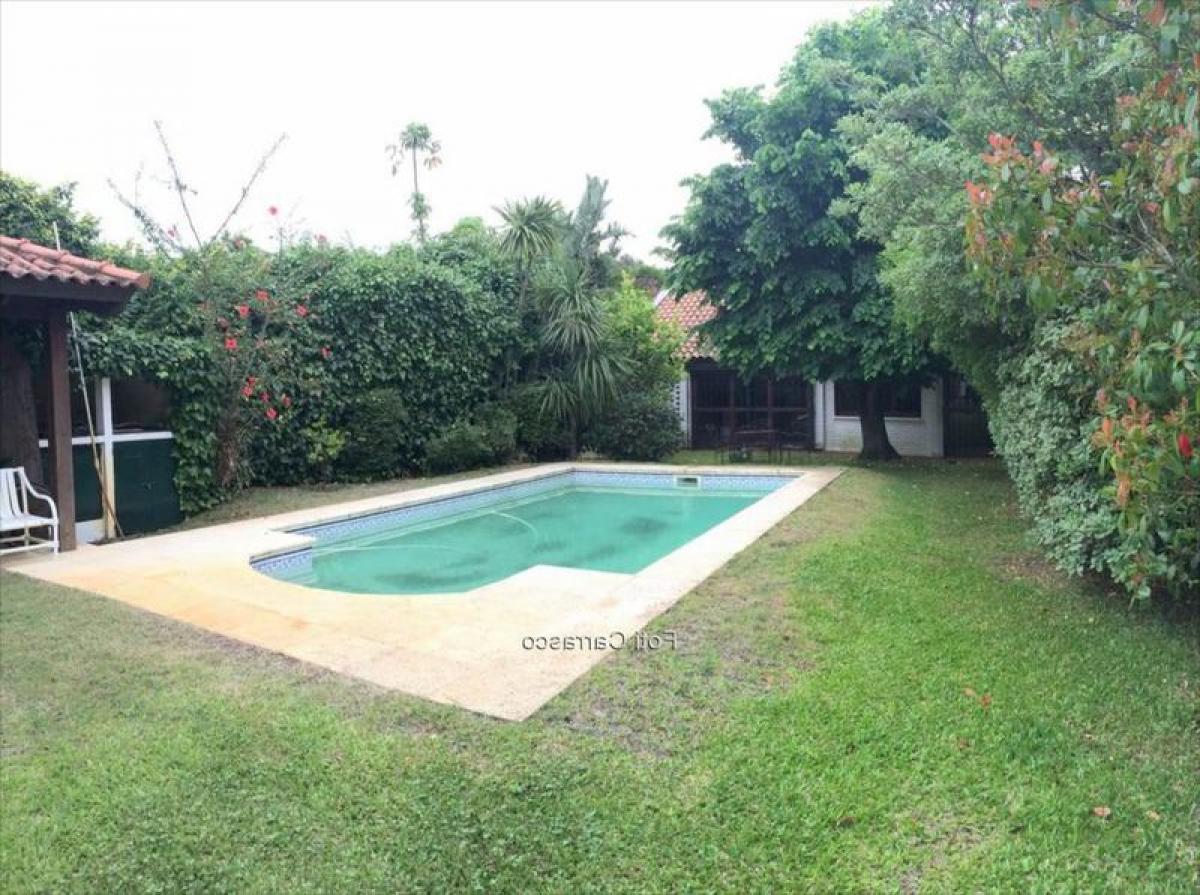 3 bedrooms House in Montevideo, Uruguay No. 9026