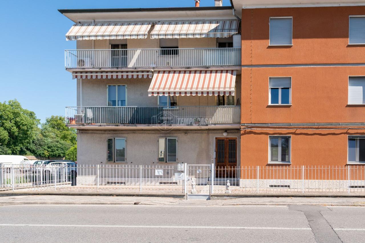 3 rooms Apartment in Ferrara, Italy No. 93038