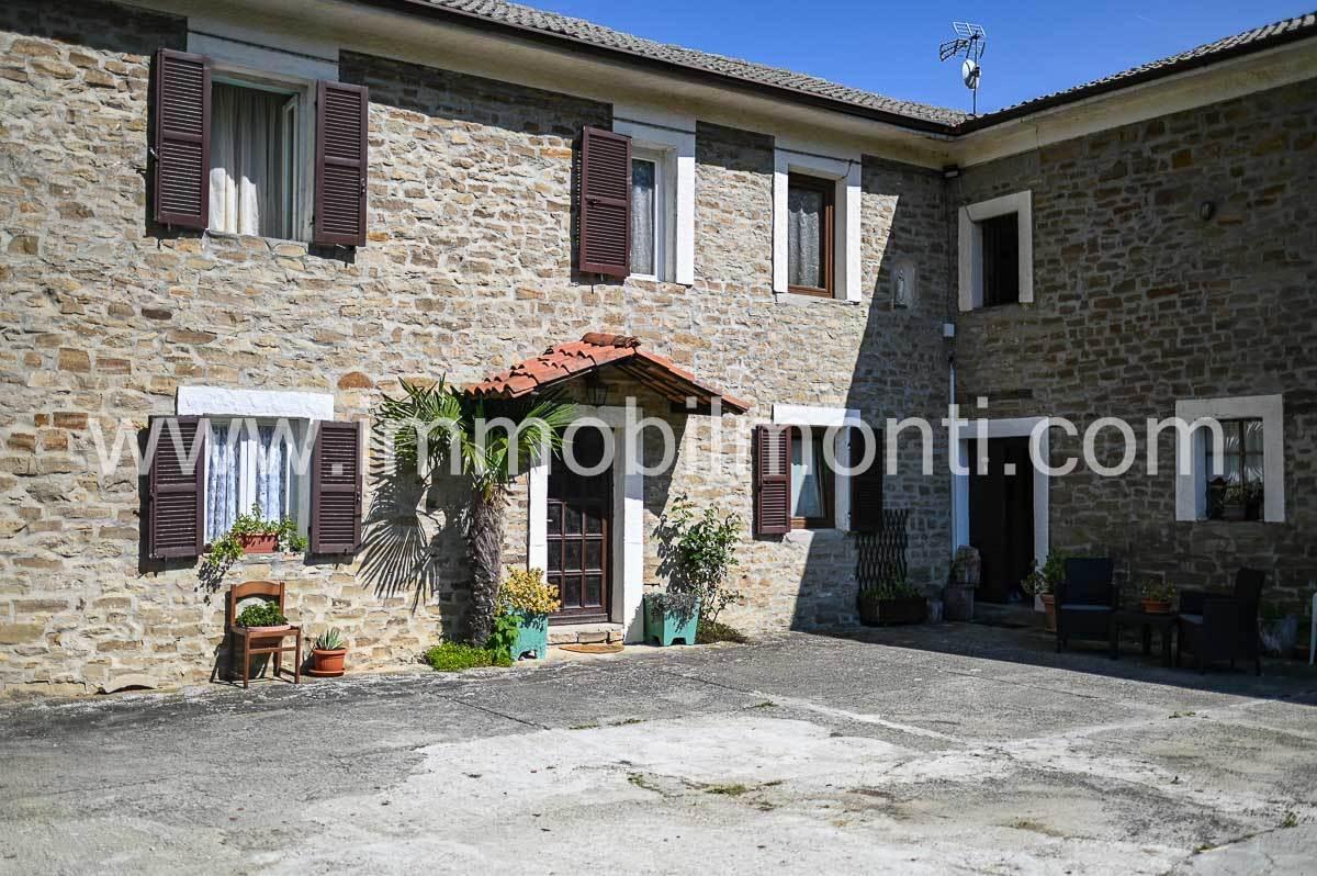 Casa de 15 habitaciónes en Roccaverano, Italy No. 38052