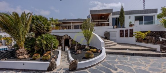 5 bedrooms Villa in Tenerife, Spain No. 163214 2