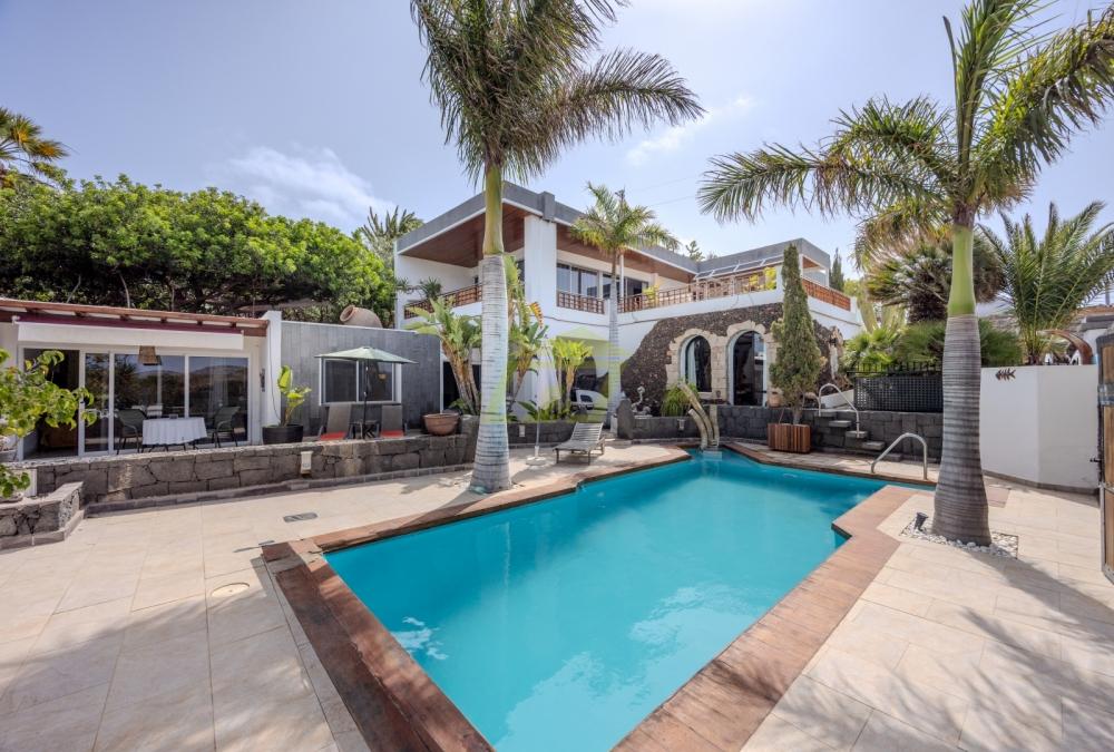5 bedrooms Villa in Tenerife, Spain No. 163214