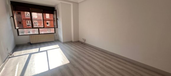 3 Schlafzimmer Wohnung in Gijon, Spain, Nr. 169891 8