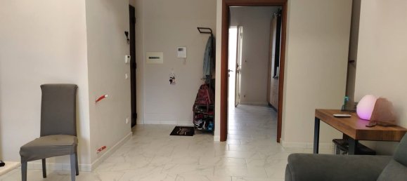 5 rooms Apartment in Palermo, Italy No. 46090 4