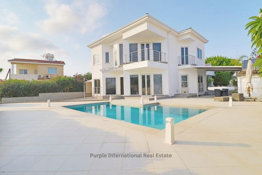 4 bedrooms Villa in Sea Caves, Cyprus No. 23055