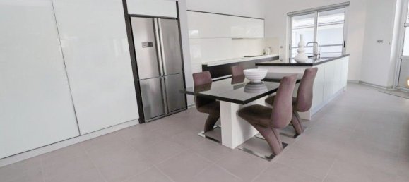 4 bedrooms Villa in Sea Caves, Cyprus No. 23055 8