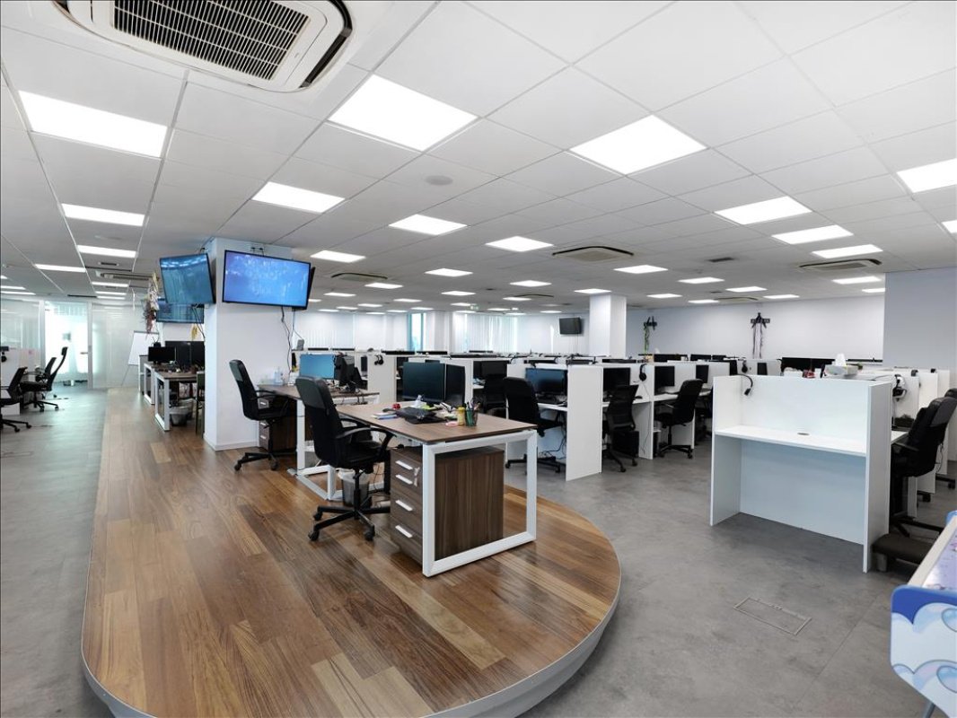 1273 m² propiedad comercial en venta en Limassol, Cyprus № 25141