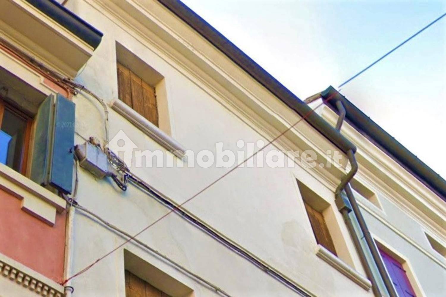 204m² Office in Rovigo, Italy No. 357154