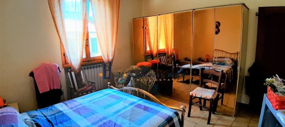 5 rooms Apartment in Vaiano, Italy No. 70565 10