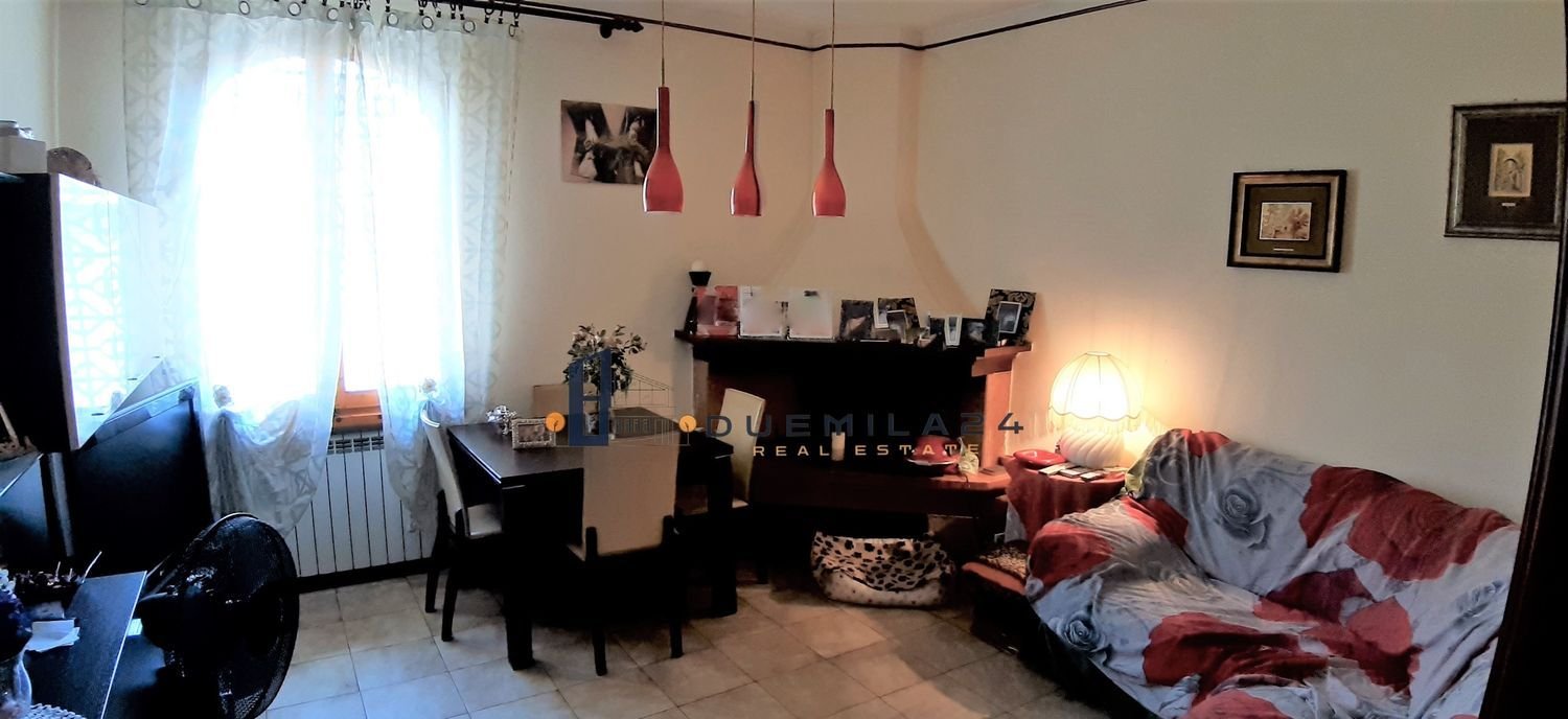 5 rooms Apartment in Vaiano, Italy No. 70565