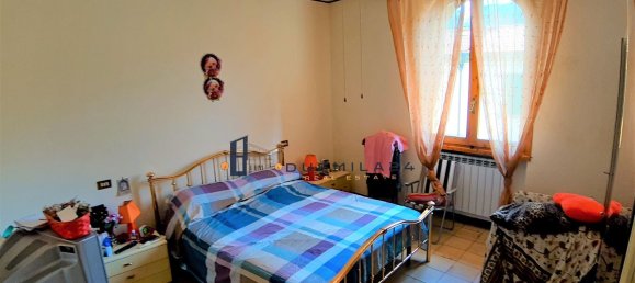 5 rooms Apartment in Vaiano, Italy No. 70565 9