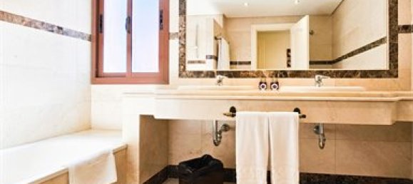 2 bedrooms Penthouse in Marbella, Spain No. 22695 11