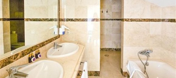 2 bedrooms Penthouse in Marbella, Spain No. 22695 14