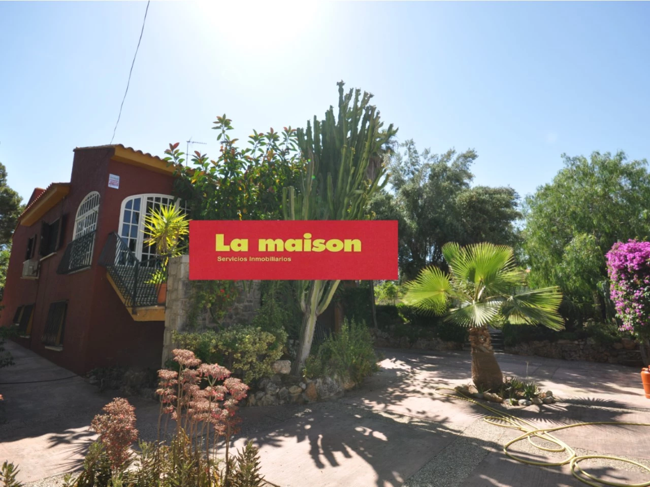 4 bedrooms House in Paterna, Spain No. 29136