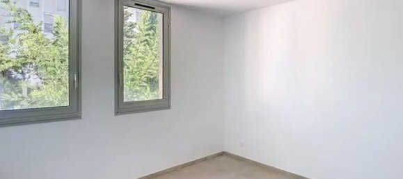 Apartamento de 1 dormitorio en Marignane, France No. 281693 4