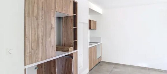 Apartamento de 1 dormitorio en Marignane, France No. 281693 2