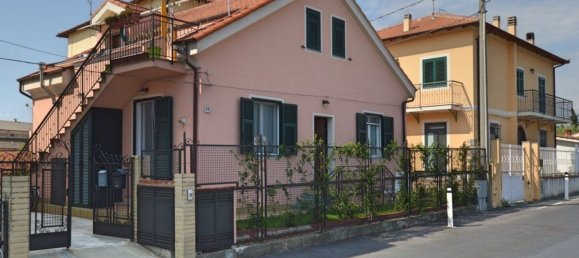 2 rooms Apartment in Albenga, Italy No. 142522 2