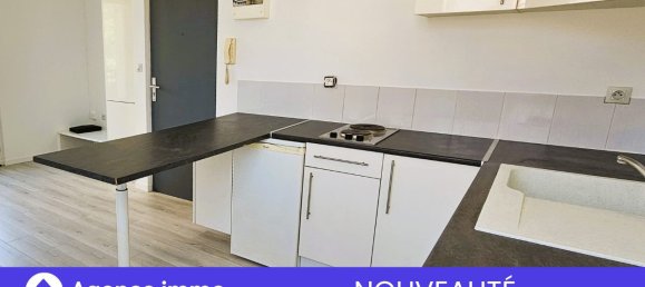 Studio in Tours, France No. 93922 3