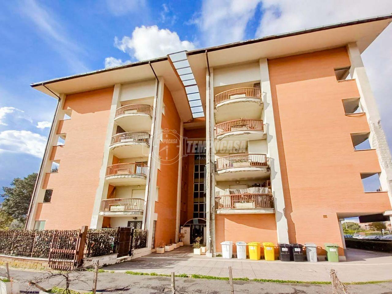 Apartamento de 4 habitaciónes en Bracciano, Italy No. 9256