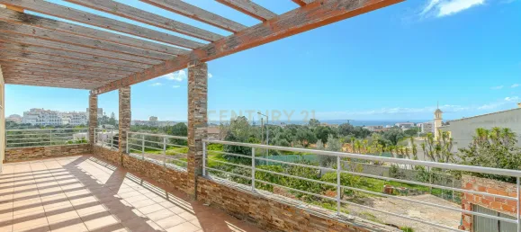 Villa de 3 dormitorios en Portimao, Portugal No. 99558 3