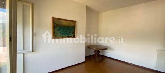4 bedrooms Apartment in Follo, Italy No. 258888 3