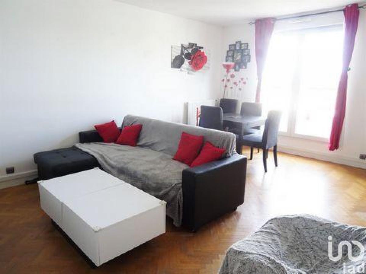 2 bedrooms Condo in Longjumeau, France No. 29077