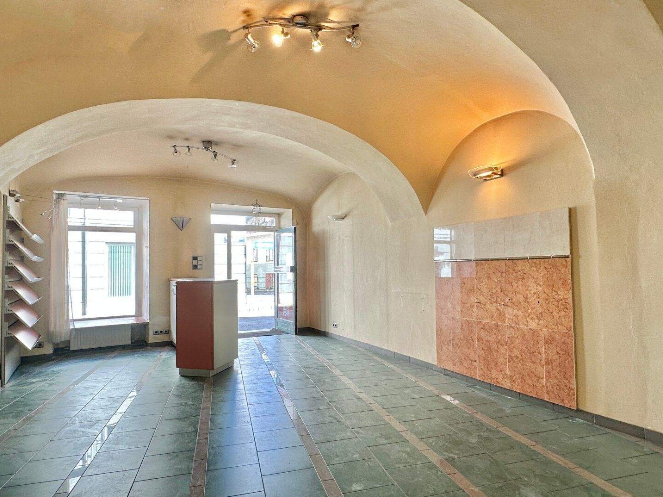 442m² Building in Dobling, Austria No. 174972