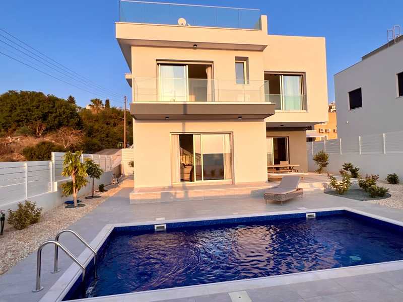 3 bedrooms Villa in Chloraka, Cyprus No. 21135