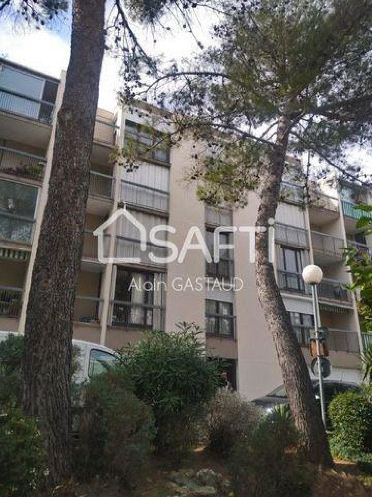 2 bedrooms Apartment in Saint-Raphael, France No. 13613