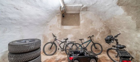 9-salle Bâtiment à Reutlingen, Germany No. 14986 34