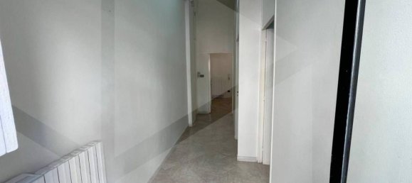 Propriété commerciale à Bari, Italy 40m² No. 18937 3