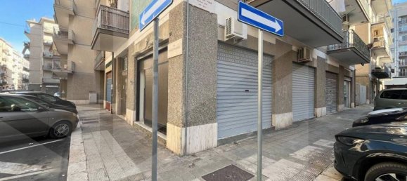 Propriété commerciale à Bari, Italy 40m² No. 18937 17