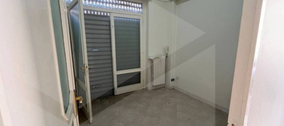 Propriété commerciale à Bari, Italy 40m² No. 18937 2