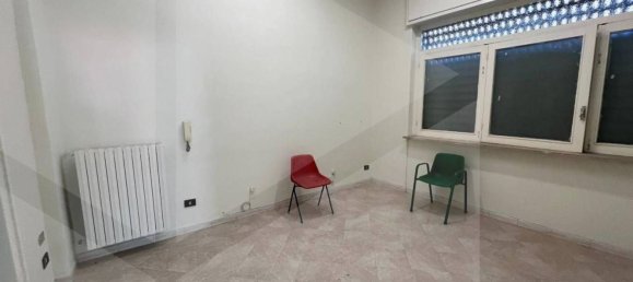 Propriété commerciale à Bari, Italy 40m² No. 18937 7