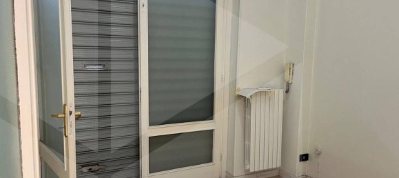 Propriété commerciale à Bari, Italy 40m² No. 18937 4