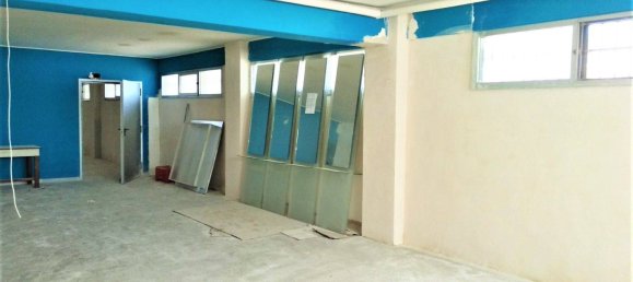 Propiedad comercial de 3 habitaciónes en Bari, Italy No. 353311 5