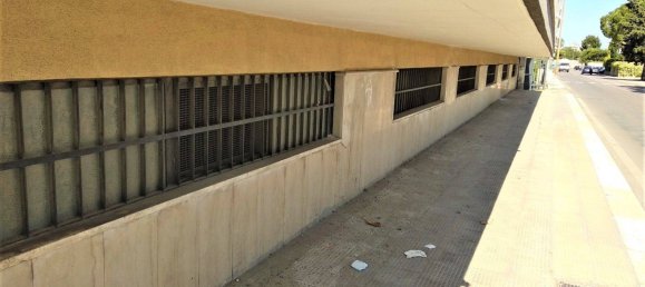 Propiedad comercial de 3 habitaciónes en Bari, Italy No. 353311 3