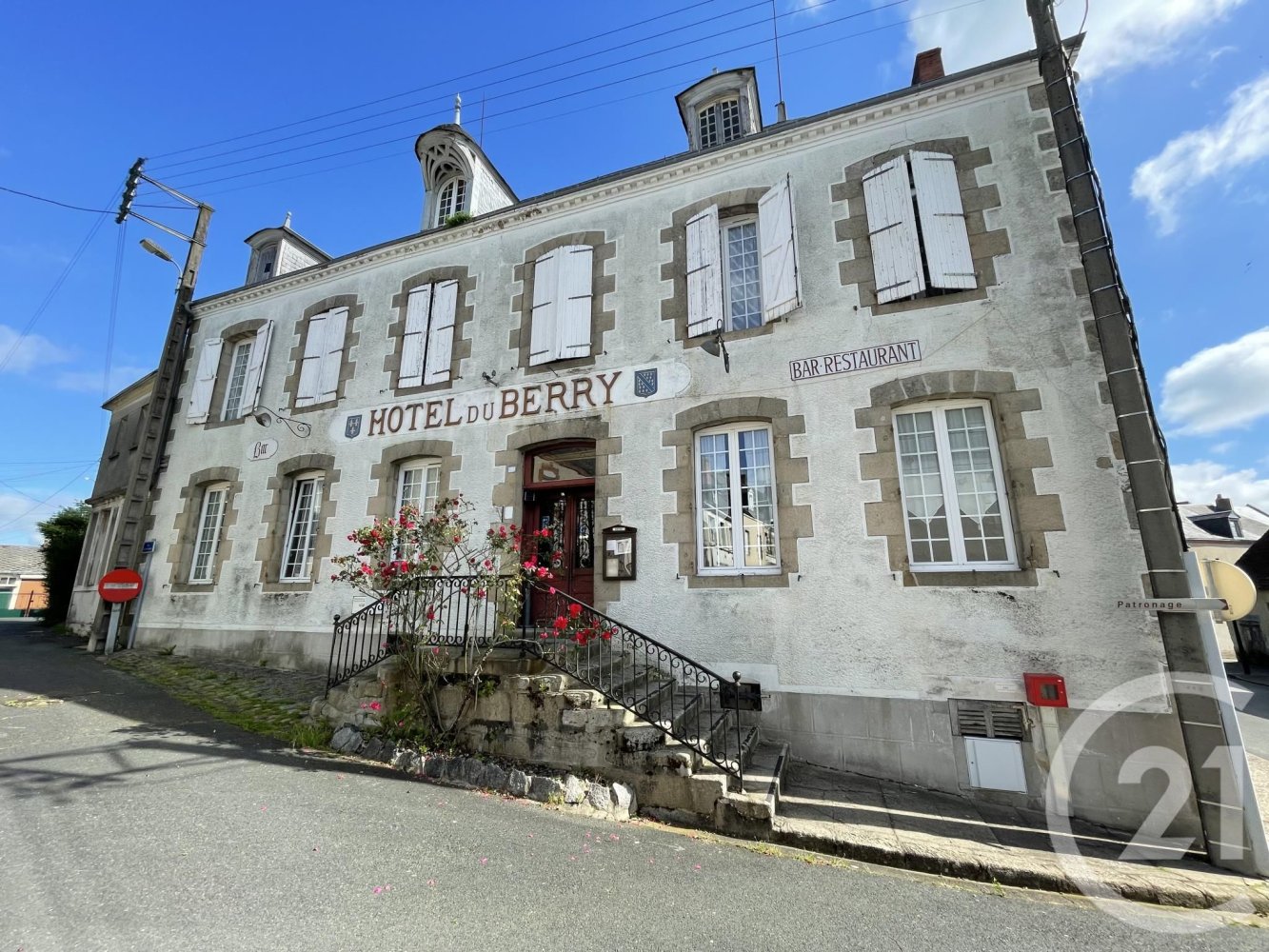 Casa de 9 dormitorios en Aigurande, France No. 265363