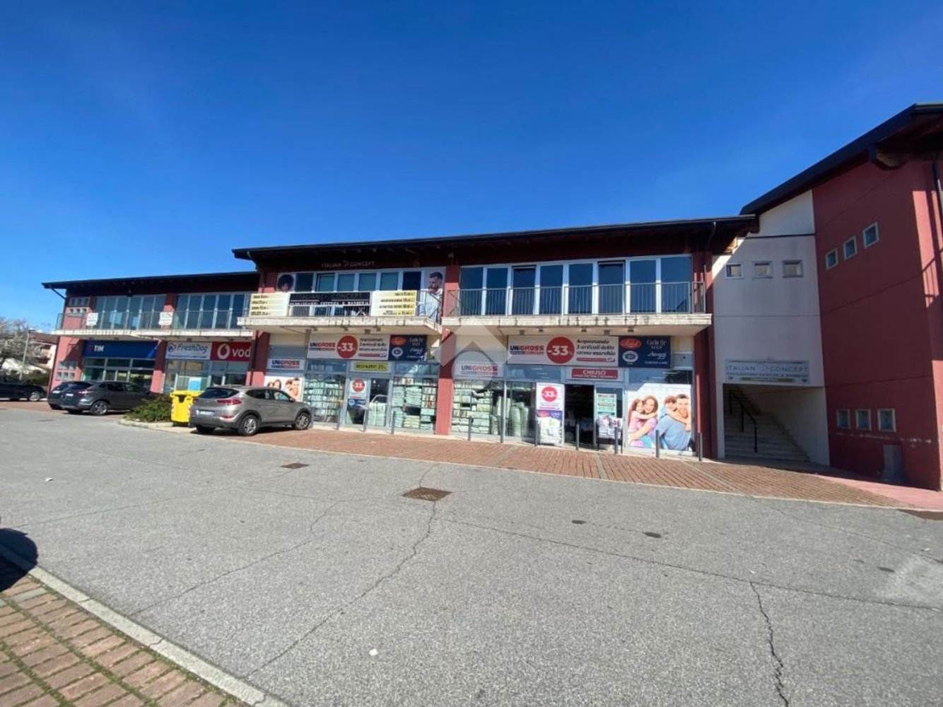 178m² Office in Castiglione delle Stiviere, Italy No. 62391