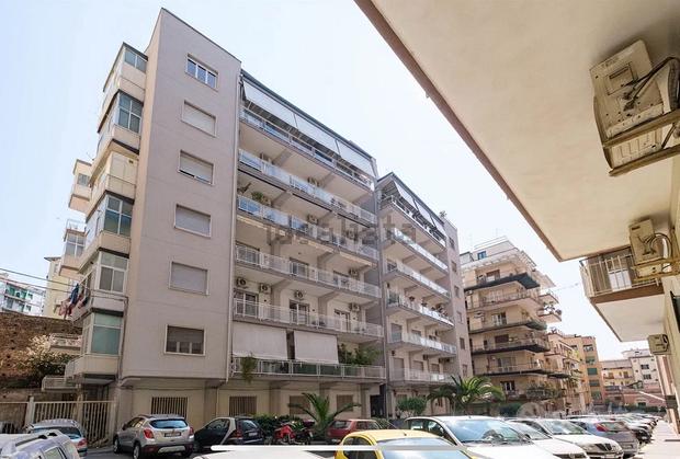 6 rooms Apartment in Catania, Italy No. 308019