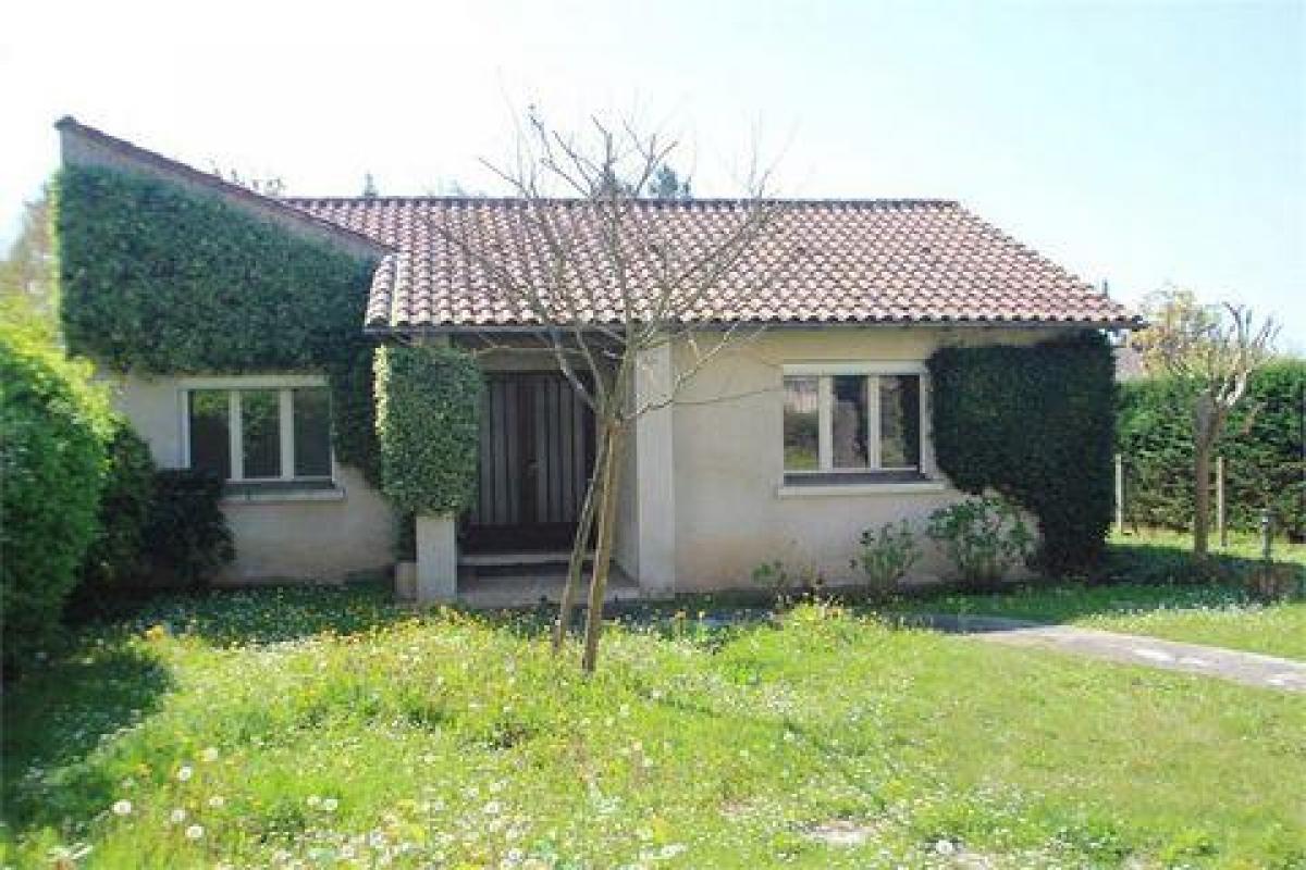 168m² Office in Bergerac, France No. 18675