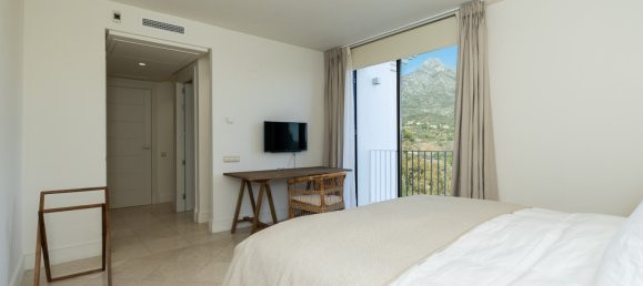 5 bedrooms Villa in Marbella, Spain No. 77554 9