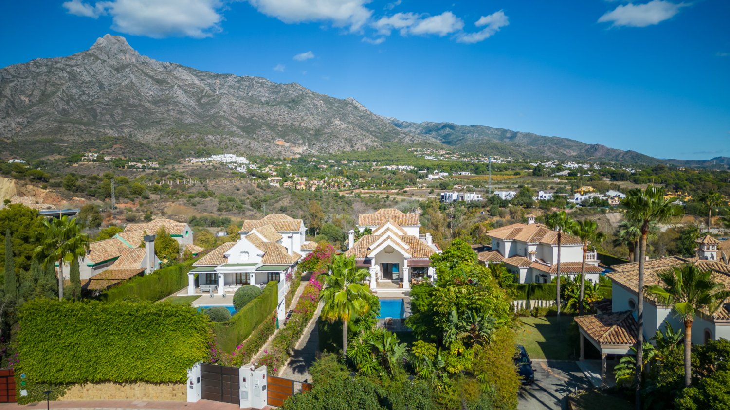 5 bedrooms Villa in Marbella, Spain No. 77554