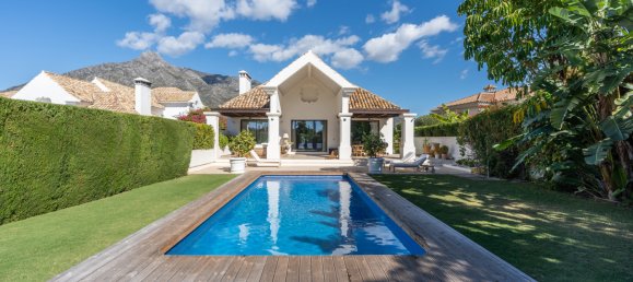 5 bedrooms Villa in Marbella, Spain No. 77554 31