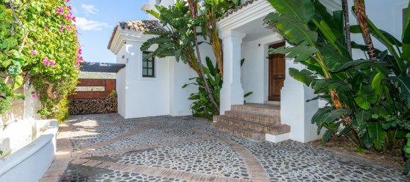 5 bedrooms Villa in Marbella, Spain No. 77554 2