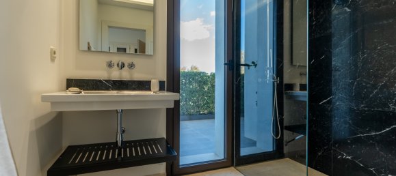 5 bedrooms Villa in Marbella, Spain No. 77554 24