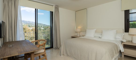 5 bedrooms Villa in Marbella, Spain No. 77554 8